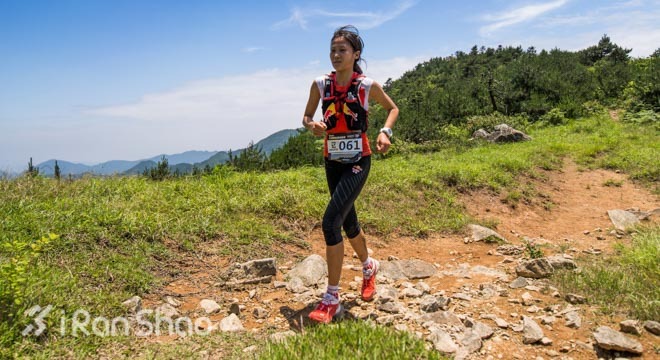 前线 | Salomon 训练营 41 人奔袭括苍 49 公里