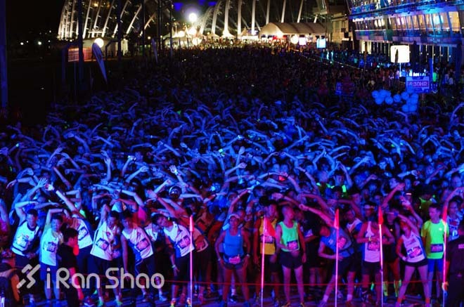 马拉松城纪 | 新加坡sundown日落马拉松：世界进入黑暗，我们开始狂欢