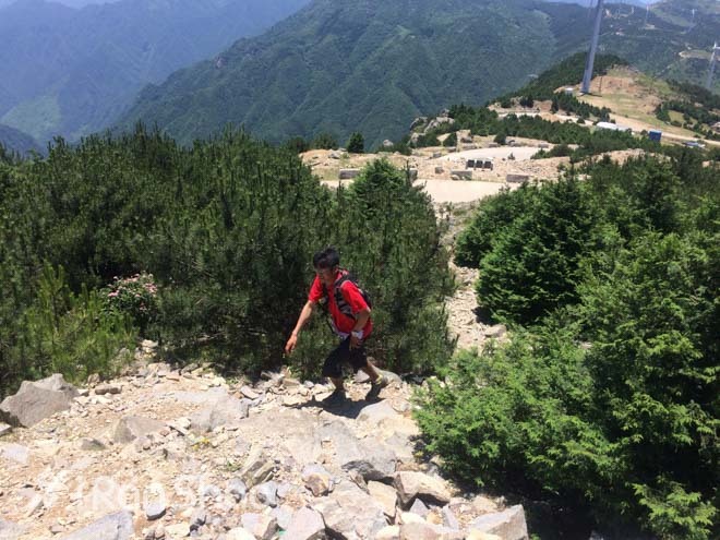 前线 | Salomon 训练营 41 人奔袭括苍 49 公里