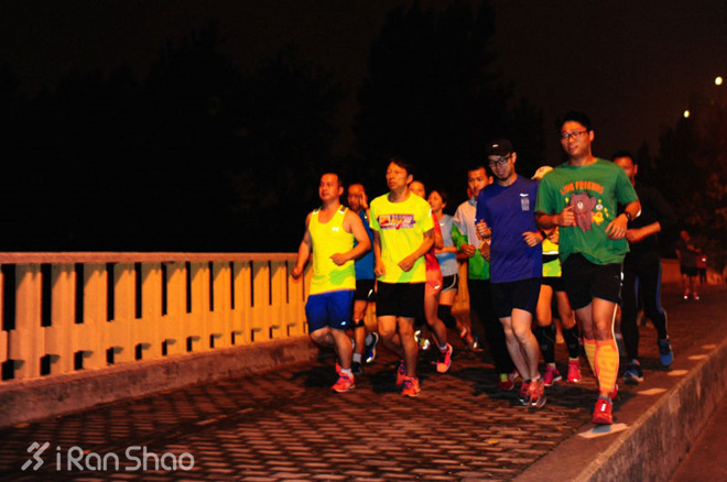 人物 | “马拉松初哥”张朝阳的跑步答卷