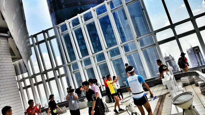 挑战自我 一场无关天气的马拉松——记第一次垂直马拉松