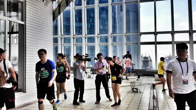 挑战自我 一场无关天气的马拉松——记第一次垂直马拉松