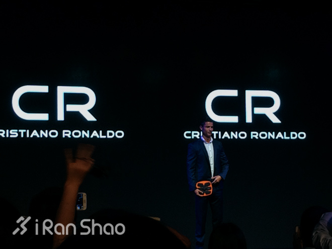 现场 | C 罗的腹肌和 SIXPAD 健身装备