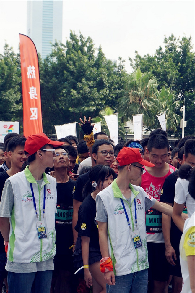 追追赶赶 在高处凝望世界流动——记第二场垂直马拉松