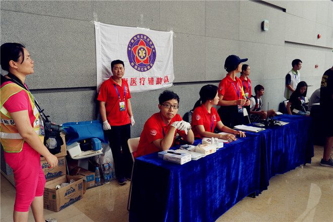 追追赶赶 在高处凝望世界流动——记第二场垂直马拉松