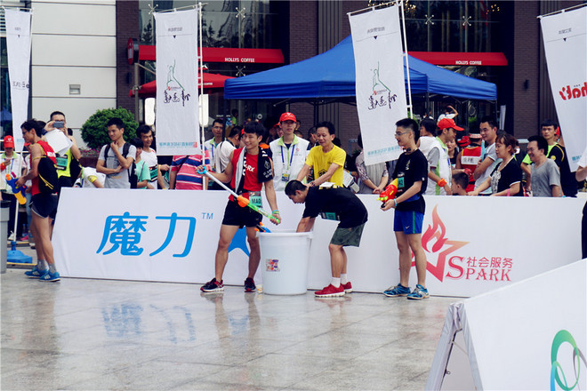 追追赶赶 在高处凝望世界流动——记第二场垂直马拉松