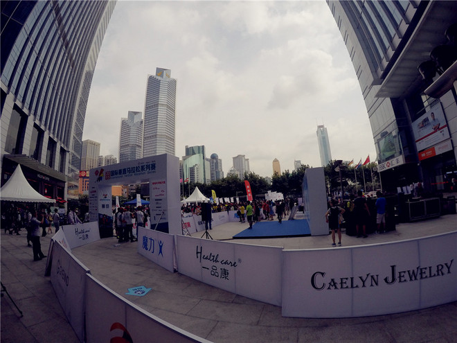 追追赶赶 在高处凝望世界流动——记第二场垂直马拉松