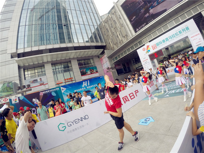 追追赶赶 在高处凝望世界流动——记第二场垂直马拉松