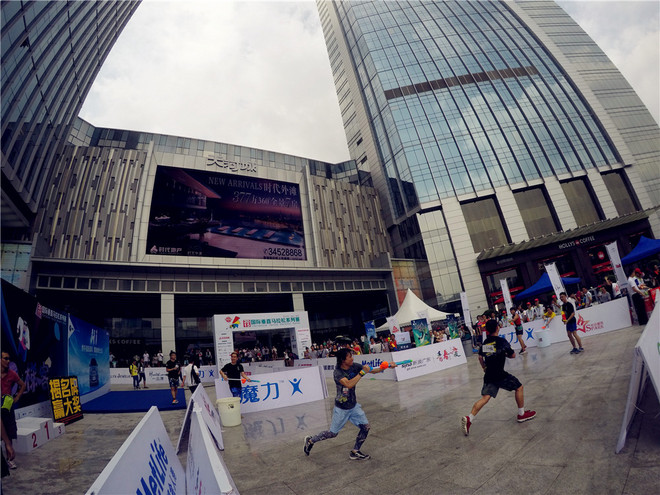 追追赶赶 在高处凝望世界流动——记第二场垂直马拉松