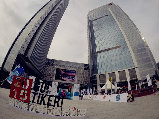 追追赶赶 在高处凝望世界流动——记第二场垂直马拉松