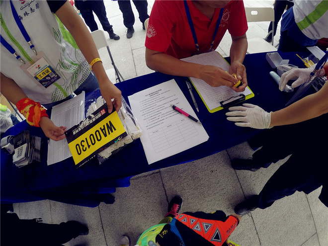 追追赶赶 在高处凝望世界流动——记第二场垂直马拉松