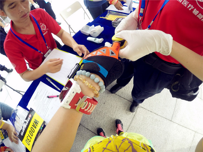 追追赶赶 在高处凝望世界流动——记第二场垂直马拉松