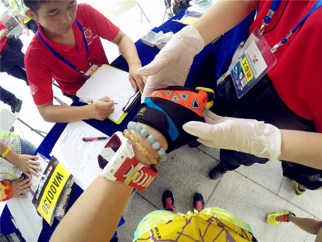 追追赶赶 在高处凝望世界流动——记第二场垂直马拉松