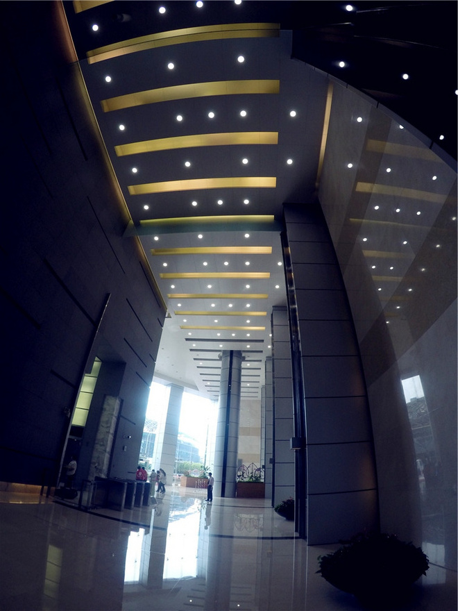 追追赶赶 在高处凝望世界流动——记第二场垂直马拉松