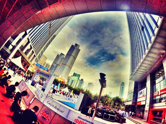 追追赶赶 在高处凝望世界流动——记第二场垂直马拉松