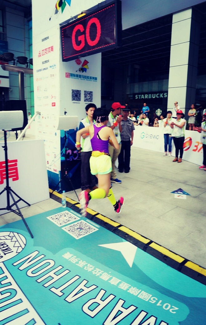 追追赶赶 在高处凝望世界流动——记第二场垂直马拉松