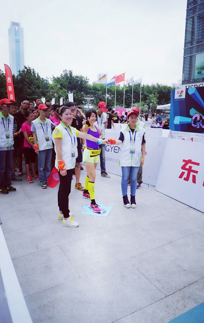 追追赶赶 在高处凝望世界流动——记第二场垂直马拉松