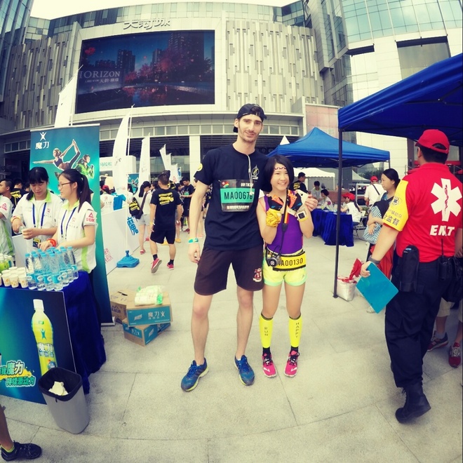 追追赶赶 在高处凝望世界流动——记第二场垂直马拉松