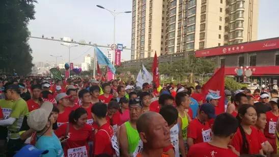 跑在2015 | 一个人，一场两千公里外的马拉松