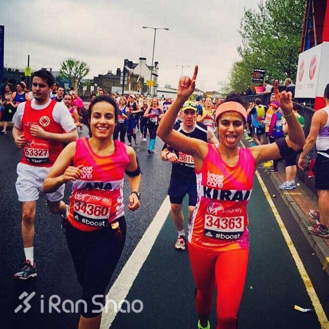 听起来并不那么悦耳，有个来了大姨妈的姑娘一路淌血跑完了马拉松