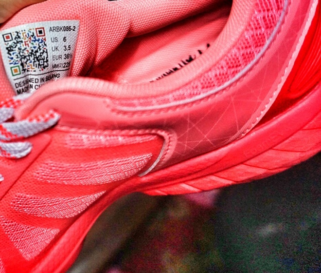 怦然【芯】动  赤兔不战沙场跃在跑道——李宁赤兔智能跑鞋测评