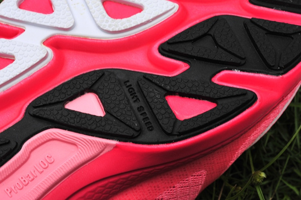 怦然【芯】动  赤兔不战沙场跃在跑道——李宁赤兔智能跑鞋测评