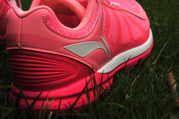 怦然【芯】动  赤兔不战沙场跃在跑道——李宁赤兔智能跑鞋测评