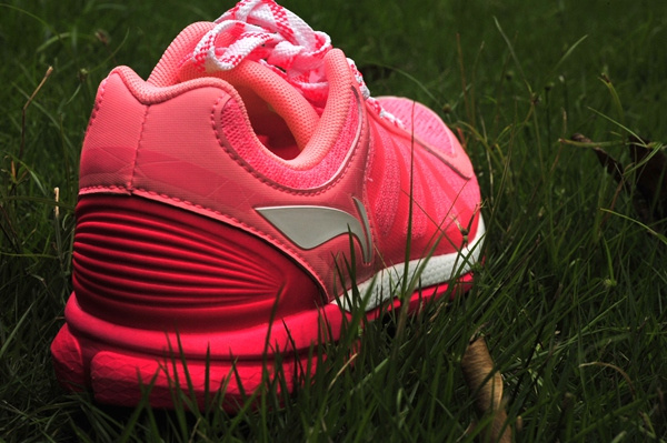 怦然【芯】动  赤兔不战沙场跃在跑道——李宁赤兔智能跑鞋测评