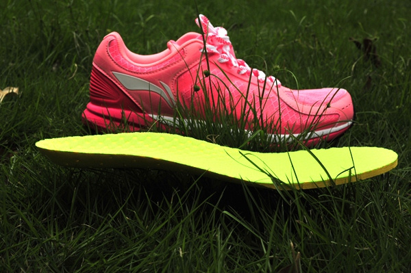 怦然【芯】动  赤兔不战沙场跃在跑道——李宁赤兔智能跑鞋测评