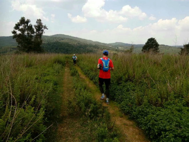 跑在2015 | 我们都是野孩子  ——参加“大神之路”昆明首届山地越野马拉松赛