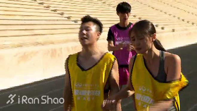 听起来并不那么悦耳，有个来了大姨妈的姑娘一路淌血跑完了马拉松