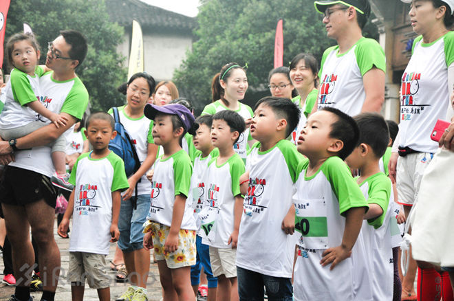 乌镇童玩跑 | 和孩子一起经历一场雨中撒欢