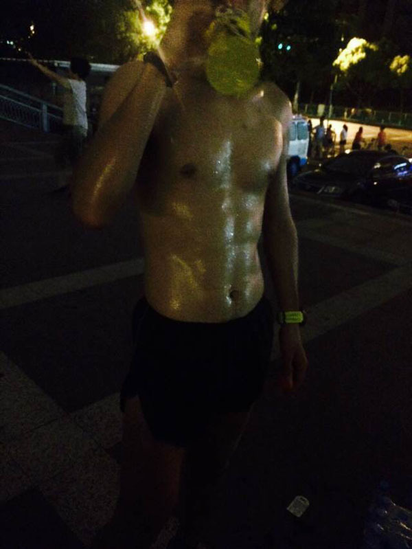 600号集体出逃狂欢日----冒着肉格气的世纪公园之夜