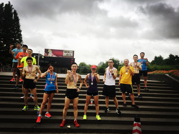 600号集体出逃狂欢日----冒着肉格气的世纪公园之夜