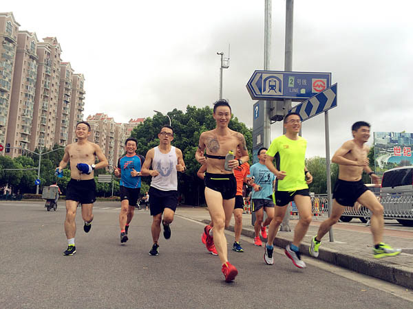 600号集体出逃狂欢日----冒着肉格气的世纪公园之夜