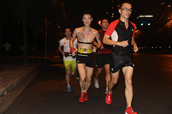 600号集体出逃狂欢日----冒着肉格气的世纪公园之夜