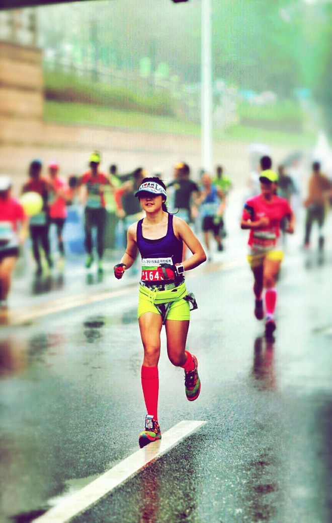 跑在2015 | 吞风吻雨  清远鸡变落汤鸡——记人生第一次全马