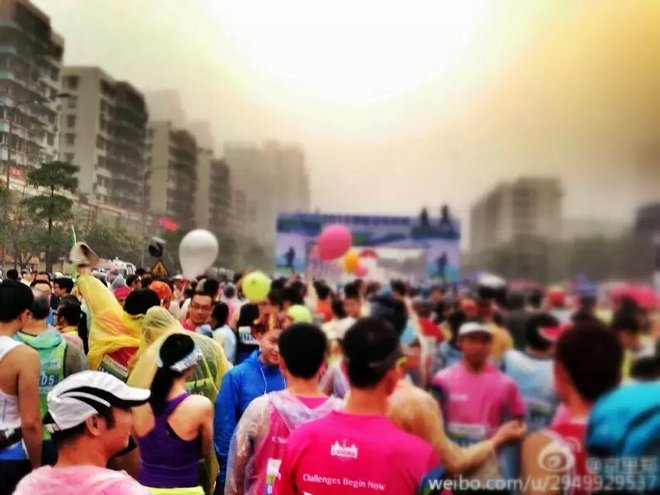 跑在2015 | 吞风吻雨  清远鸡变落汤鸡——记人生第一次全马