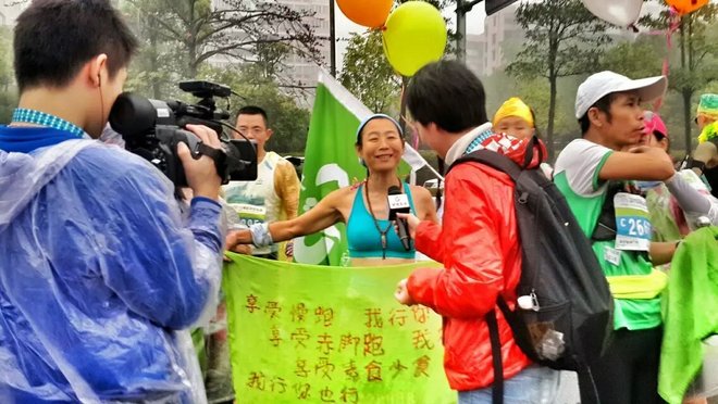 跑在2015 | 吞风吻雨  清远鸡变落汤鸡——记人生第一次全马
