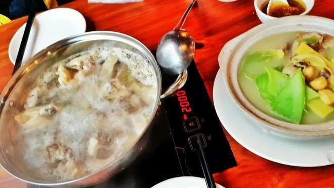 跑在2015 | 吞风吻雨  清远鸡变落汤鸡——记人生第一次全马