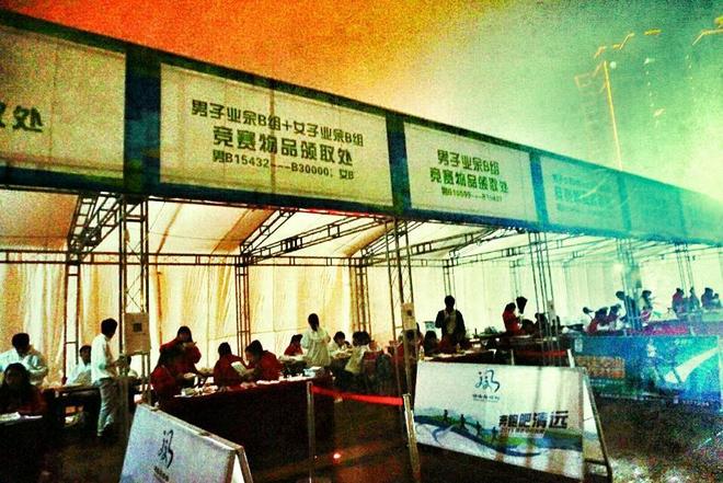 跑在2015 | 吞风吻雨  清远鸡变落汤鸡——记人生第一次全马