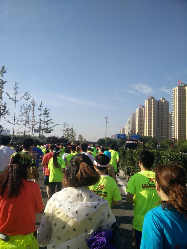 无兄弟，不跑马——第一次用脚来丈量42.195公里