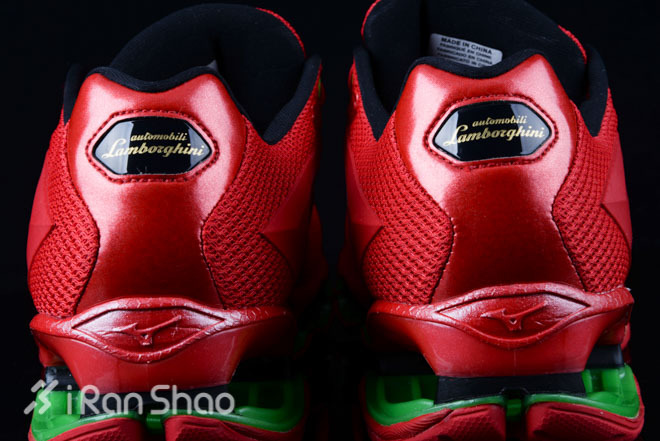 开箱 | 嘘！小心，据说这是一双看了会中毒的跑鞋