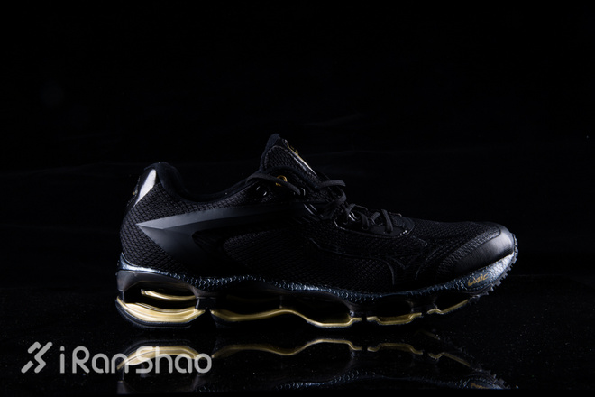 开箱 | 嘘！小心，据说这是一双看了会中毒的跑鞋