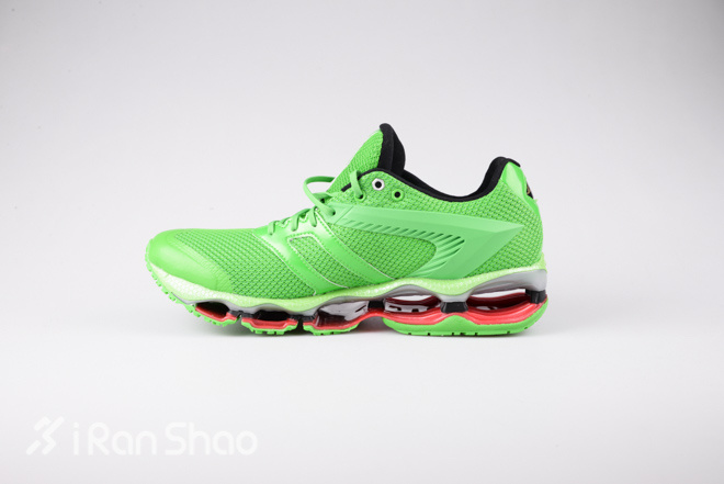 开箱 | 嘘！小心，据说这是一双看了会中毒的跑鞋