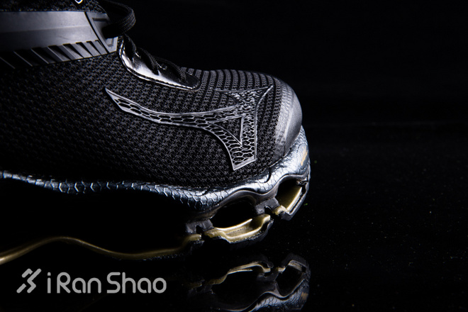 开箱 | 嘘！小心，据说这是一双看了会中毒的跑鞋