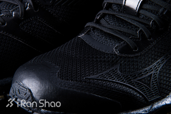 开箱 | 嘘！小心，据说这是一双看了会中毒的跑鞋