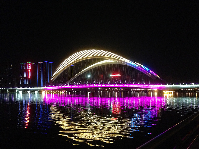 一次纯粹的公路半程马拉松赛、一次大众跑步的狂欢——太原马拉松日记