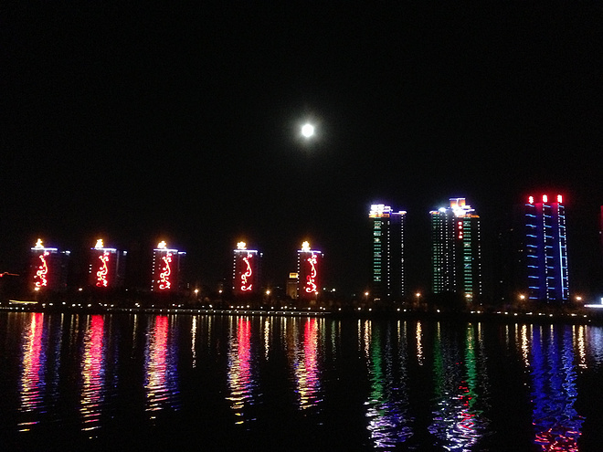 一次纯粹的公路半程马拉松赛、一次大众跑步的狂欢——太原马拉松日记