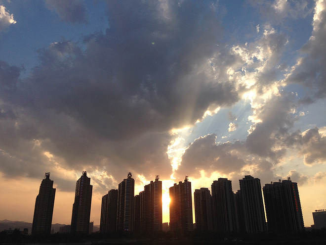 一次纯粹的公路半程马拉松赛、一次大众跑步的狂欢——太原马拉松日记